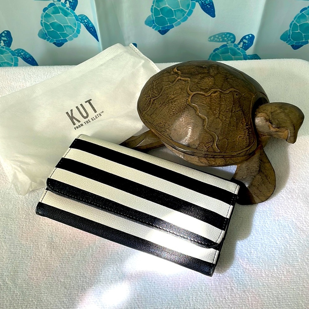 Kut From the Kloth trifold wallet.